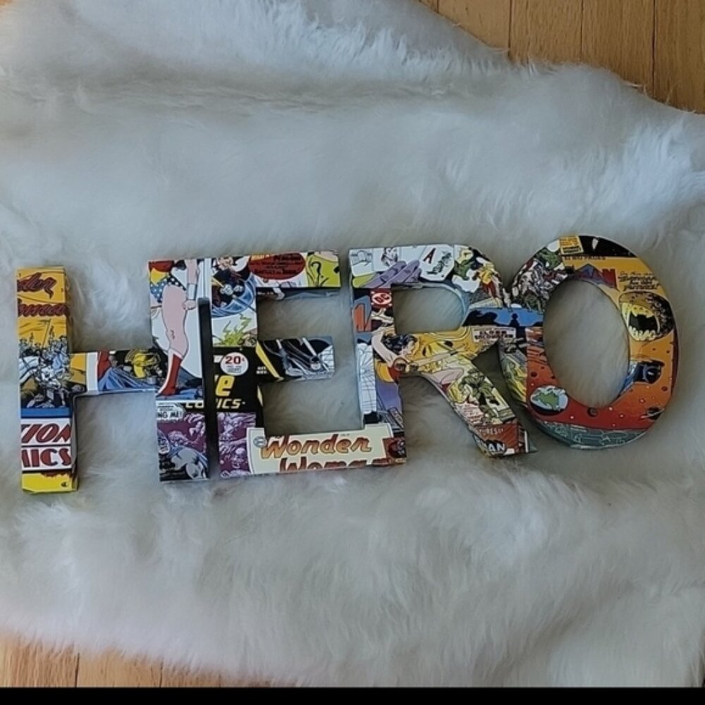 DC COMICS Justice League "HERO" Cut‎ Out Super Hero Comic Strip Wall Mount Decor